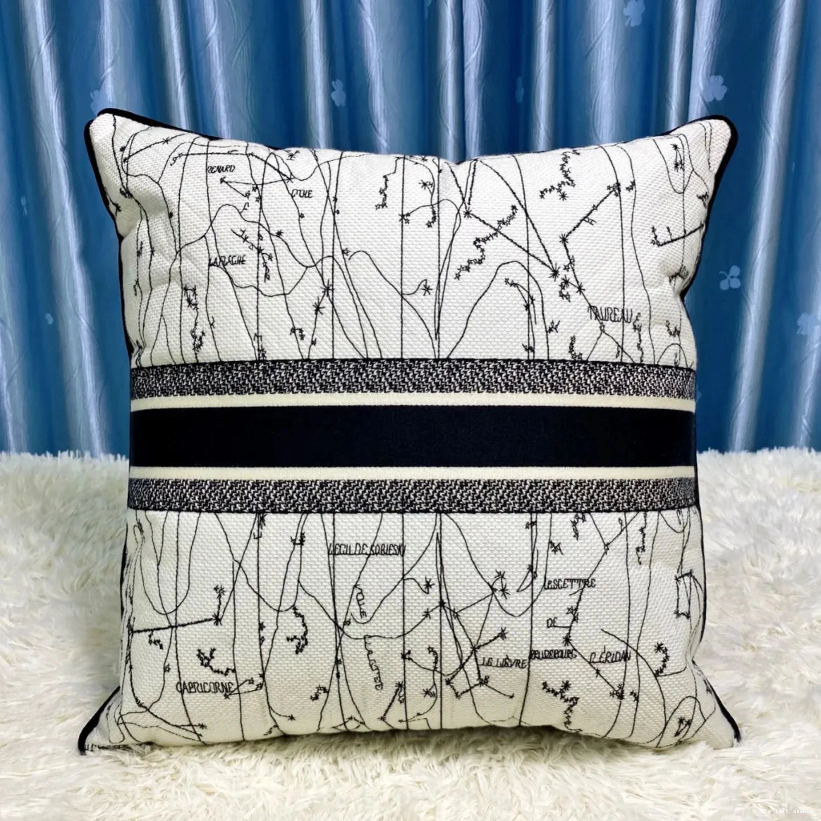 CHRISTIAN WORLD PILLOW BLACK MOTIF 0729